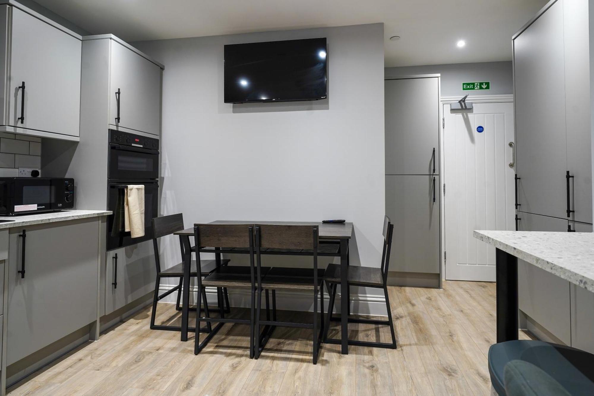 En-Suite Double Rooms, Smart Tv Comfy Style Llanelli Eksteriør bilde