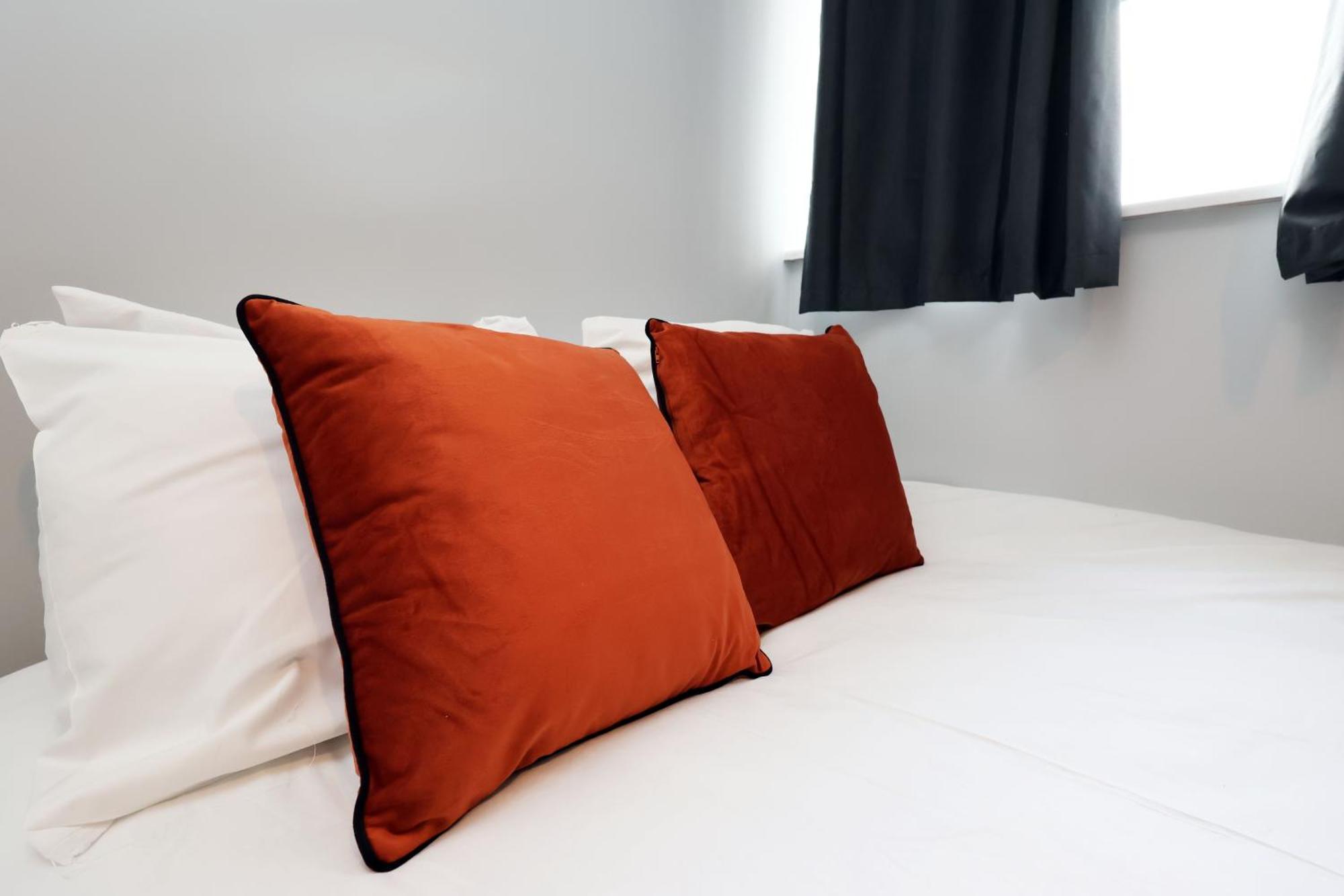 En-Suite Double Rooms, Smart Tv Comfy Style Llanelli Eksteriør bilde