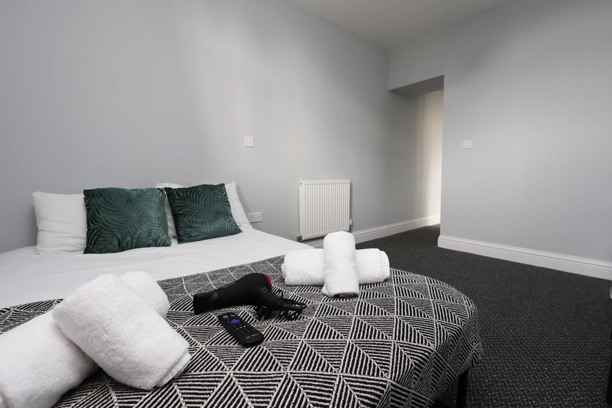 En-Suite Double Rooms, Smart Tv Comfy Style Llanelli Eksteriør bilde