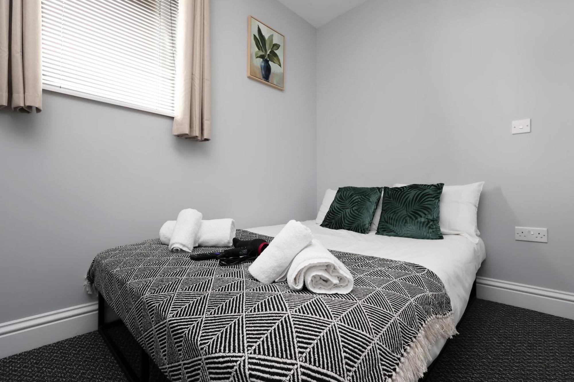 En-Suite Double Rooms, Smart Tv Comfy Style Llanelli Eksteriør bilde